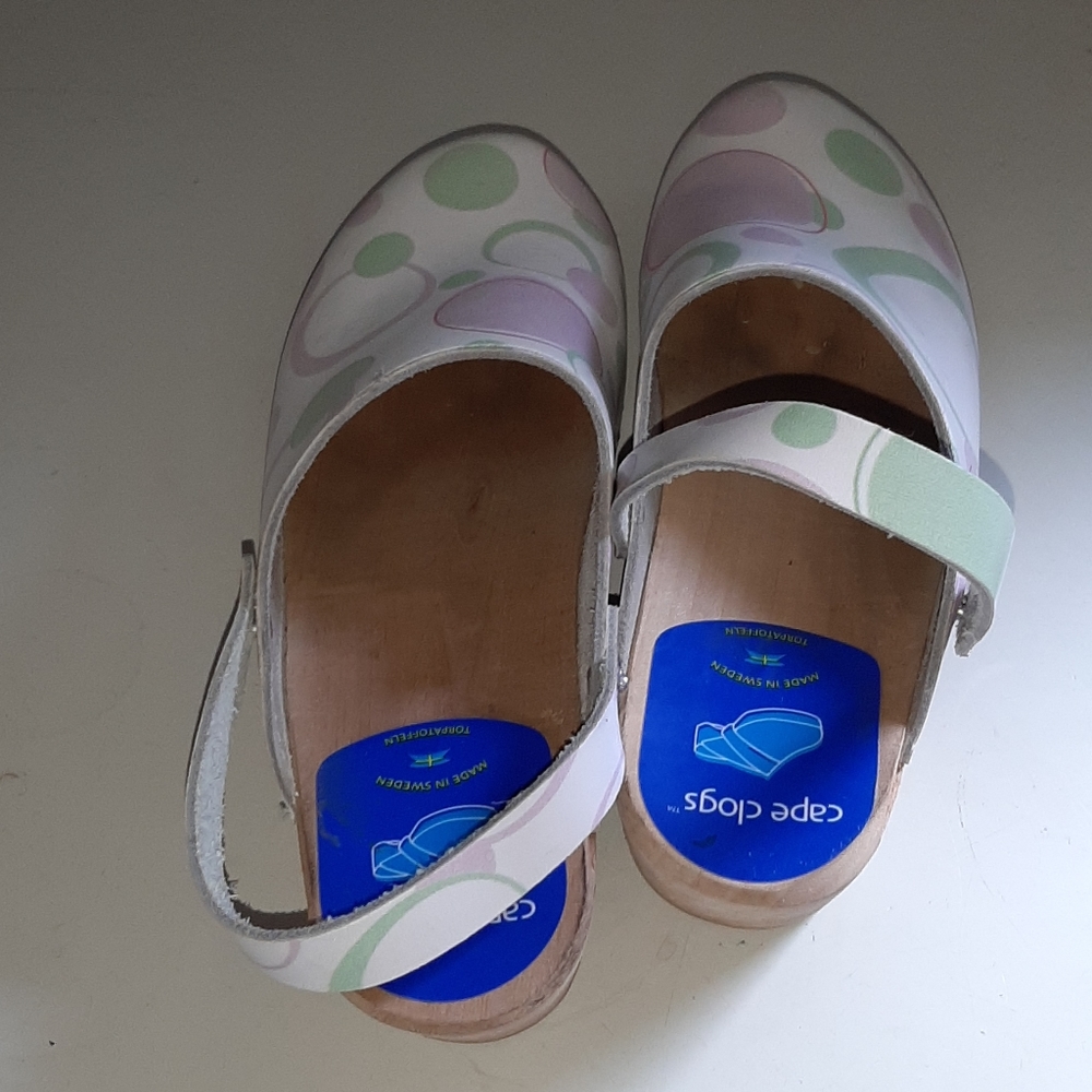 Cape clogs - Picture 4 of 5